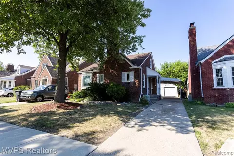 21737 Mccormick St, Grosse Pointe, MI 48236
