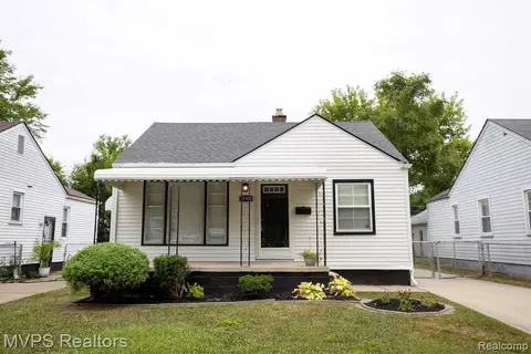 19309 Woodside St, Harper Woods, MI 48225