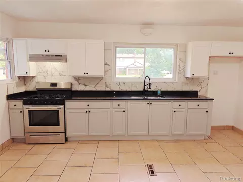 Kitchen - 6270 Hunt St, Romulus, MI 48174 photo 2 of 2