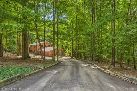 20173 W Whipple Dr, Northville, MI 48167