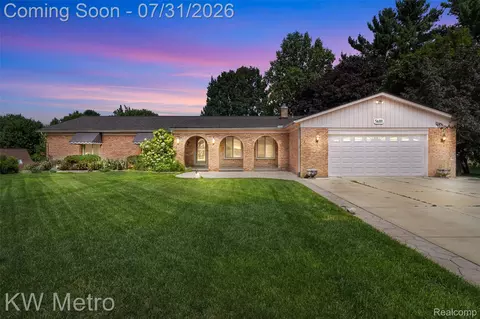 56811 Foxcroft Ct, Shelby Township, MI 48316