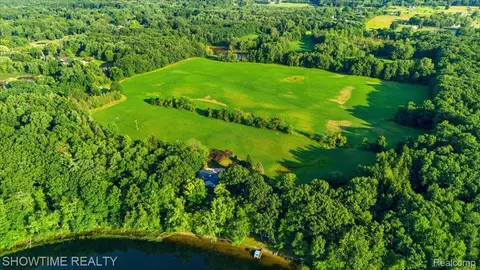 4200 Pierce Rd, Oregon, MI 48446