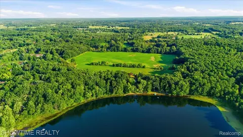 4200 Pierce Rd, Oregon, MI 48446