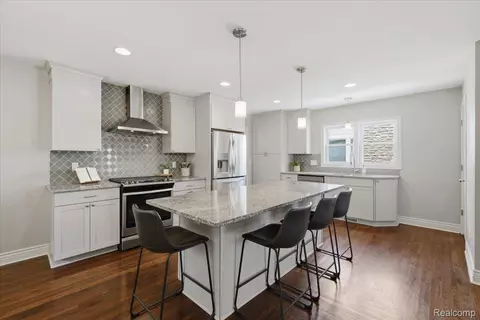 307 N Washington Ave, Royal Oak, MI 48067