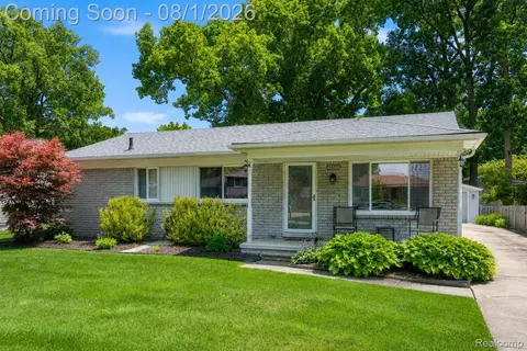 41148 Harvard Dr, Sterling Heights, MI 48313
