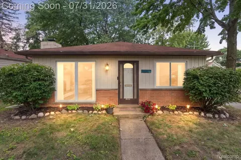 27741 Barrington St, Madison Heights, MI 48071