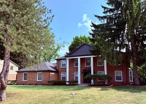 5396 Provincial Dr, Bloomfield Hills, MI 48302