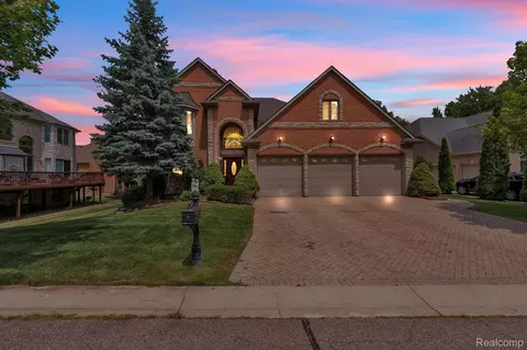 32404 Maria Ct, Livonia, MI 48152