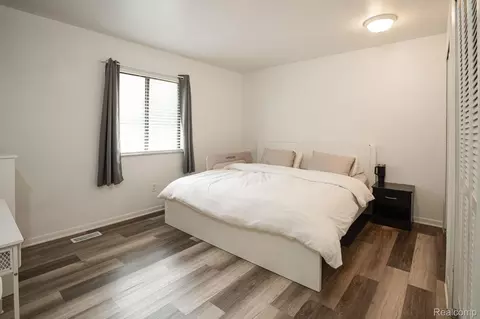 Bedroom - 4792 Broadway St, Commerce, MI 48382 photo 2 of 7
