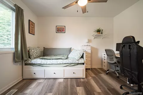 Bedroom - 4792 Broadway St, Commerce, MI 48382 photo 5 of 7