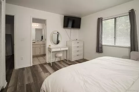 Bedroom - 4792 Broadway St, Commerce, MI 48382 photo 1 of 7