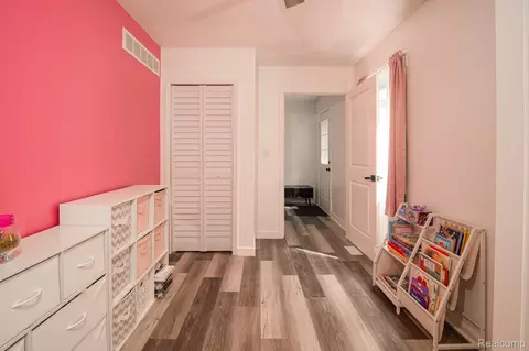 Entry Way - 4792 Broadway St, Commerce, MI 48382 photo 2 of 2