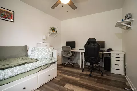 Bedroom - 4792 Broadway St, Commerce, MI 48382 photo 6 of 7