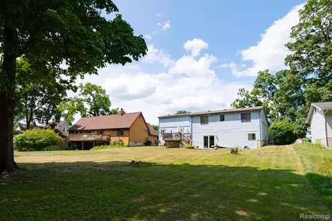 Exterior - 4792 Broadway St, Commerce, MI 48382 photo 5 of 5