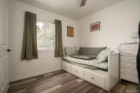 Bedroom - 4792 Broadway St, Commerce, MI 48382 photo 7 of 7