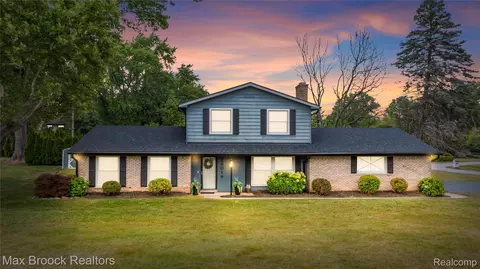28014 Bellcrest St, Farmington Hills, MI 48334