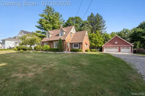 707 E Grand River Ave, Fowlerville, MI 48836