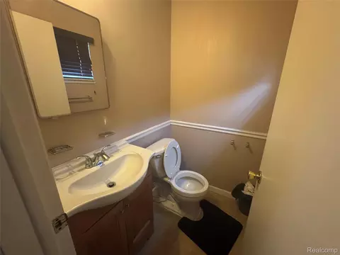 Bath - 28653 Gilbert Dr, Warren, MI 48093 photo 1 of 2