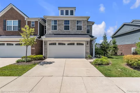 43626 Chancellor Ln, Novi, MI 48375