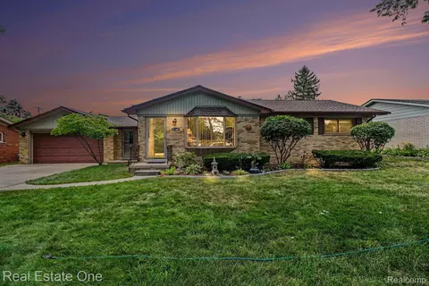 51361 Neumaier Dr, Shelby Township, MI 48316