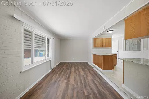 Living - 32504 Wareham Dr, Warren, MI 48092 photo 4 of 5