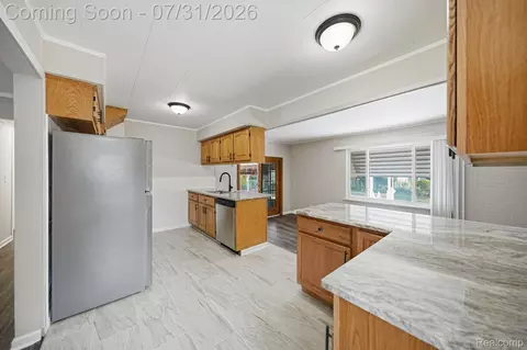 Kitchen - 32504 Wareham Dr, Warren, MI 48092 photo 2 of 5