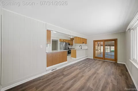 Living - 32504 Wareham Dr, Warren, MI 48092 photo 5 of 5