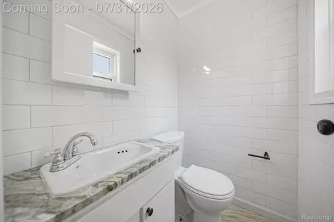 Bath - 32504 Wareham Dr, Warren, MI 48092 photo 3 of 3