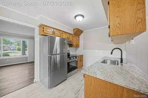 Kitchen - 32504 Wareham Dr, Warren, MI 48092 photo 3 of 5