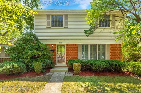11923 Fairview Dr, Sterling Heights, MI 48312