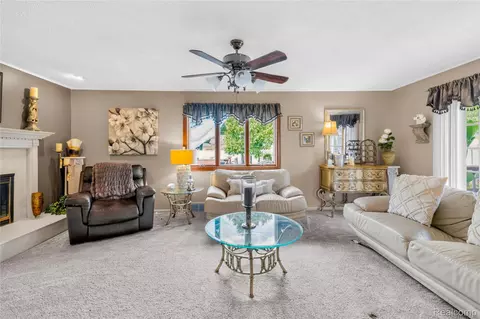 Living - 14246 Williamsburg Dr, Riverview, MI 48193 photo 3 of 6