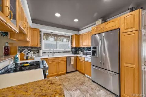 Kitchen - 14246 Williamsburg Dr, Riverview, MI 48193 photo 2 of 5