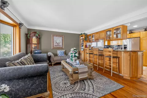 Living - 14246 Williamsburg Dr, Riverview, MI 48193 photo 1 of 6