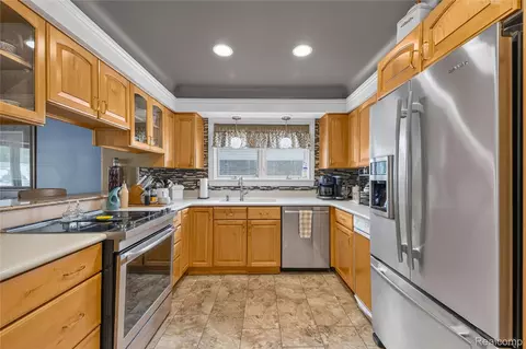 Kitchen - 14246 Williamsburg Dr, Riverview, MI 48193 photo 3 of 5