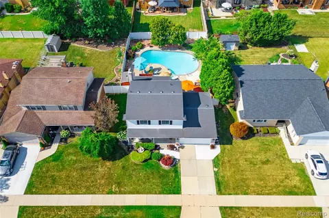 View/Area - 14246 Williamsburg Dr, Riverview, MI 48193 photo 5 of 6