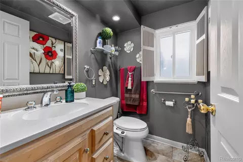 Bath - 14246 Williamsburg Dr, Riverview, MI 48193 photo 1 of 2