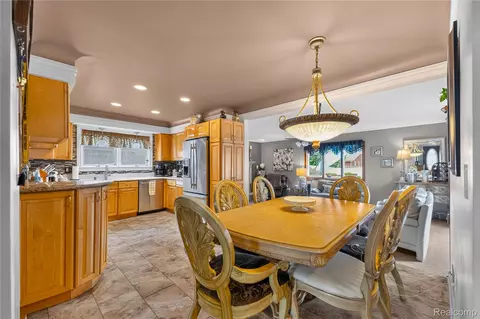 Dining - 14246 Williamsburg Dr, Riverview, MI 48193 photo 2 of 2