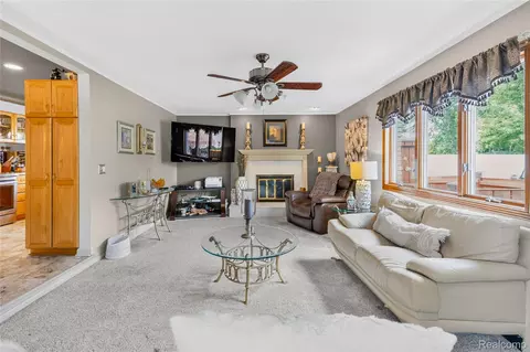 Living - 14246 Williamsburg Dr, Riverview, MI 48193 photo 6 of 6