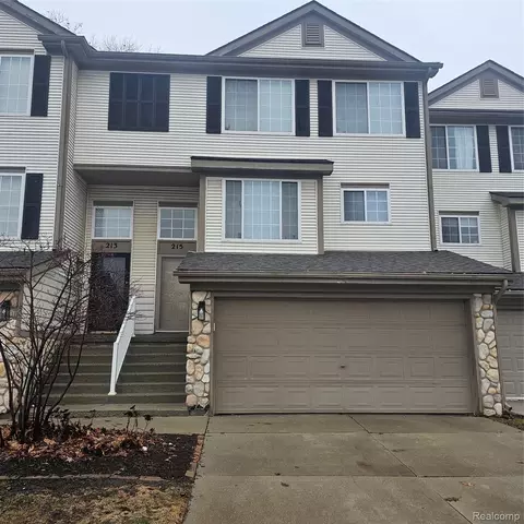 215 Oak Ridge Dr, Pontiac, MI 48341