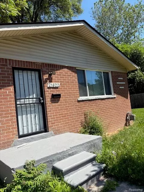 21622 Santa Clara, Detroit, MI 48219