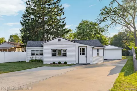 42735 Utica Rd, Sterling Heights, MI 48314