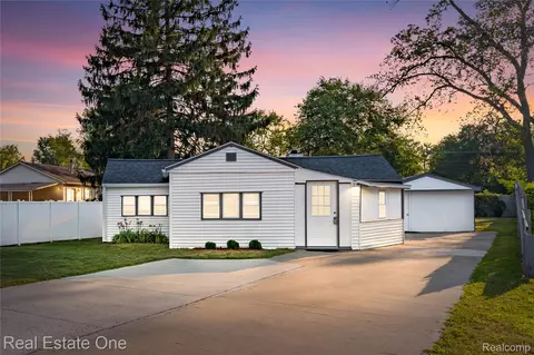 42735 Utica Rd, Sterling Heights, MI 48314
