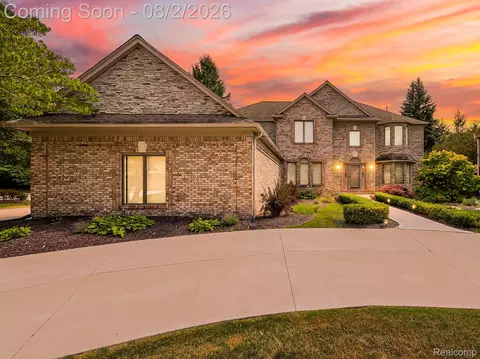 1021 Olympia Dr, Rochester Hills, MI 48306