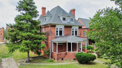 255 E Ferry St, Detroit, MI 48202