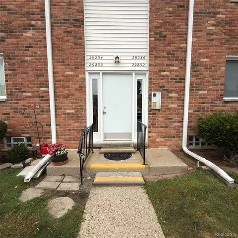 29232 Hoover Rd #232, Warren, MI 48093