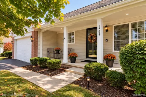 19337 Mandarin Dr, Roseville, MI 48066