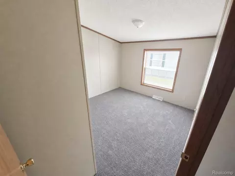 Bedroom - 305 Aspen Ln, Dundee, MI 48131 photo 5 of 6