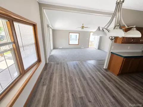 Living - 305 Aspen Ln, Dundee, MI 48131 photo 2 of 3