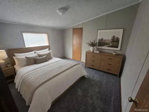Bedroom - 305 Aspen Ln, Dundee, MI 48131 photo 3 of 6