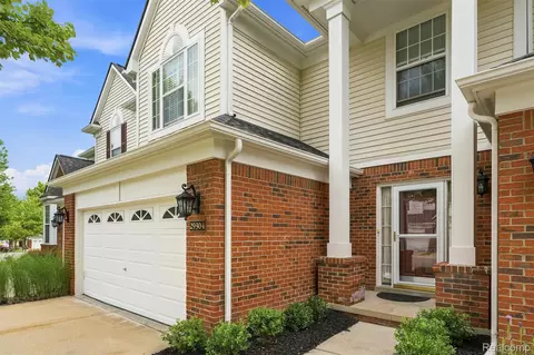 29304 Douglas Dr, Novi, MI 48377